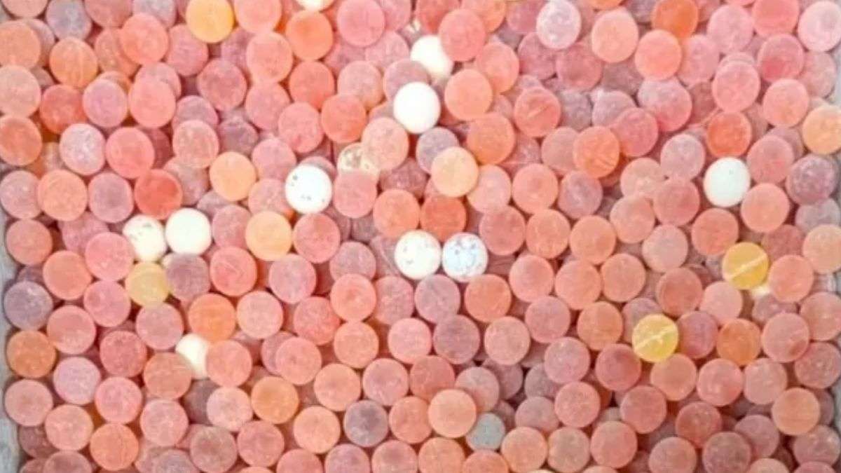 You Must Be Among Top 1% With Sharpest Eyes To Spot The Cube Hidden Among Candies In 15 Seconds!