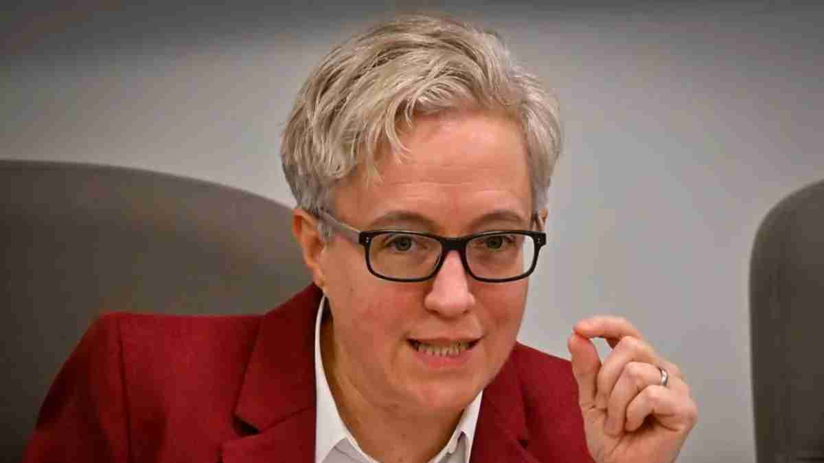 Oregon Governor: Check Current Name, Party, Term Limits and Prior Public Experience