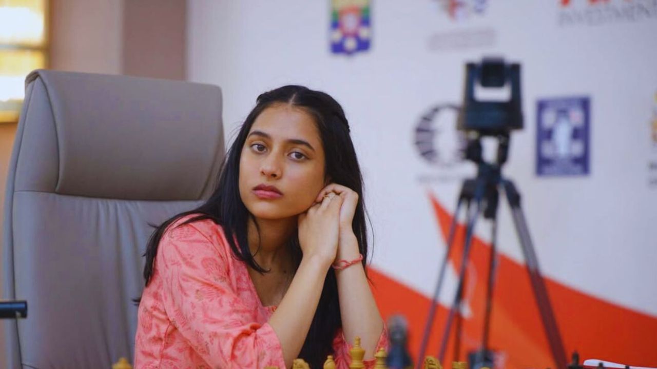 दिव्या देशमुख को मिली ऐतिहासिक जीत, हमवतन कोनेरू हम्पी को हरा कर बनीं वर्ल्ड चैंपियन