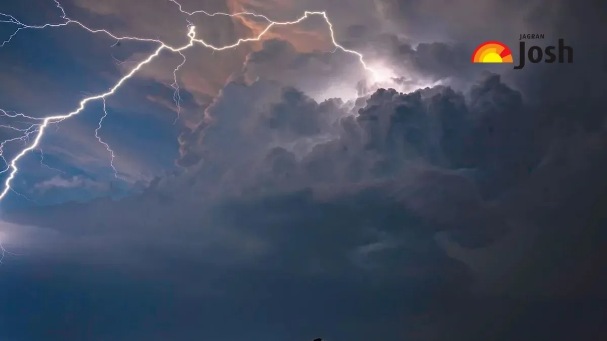 The 515-mile lightning bolt stretched across three states of the US.