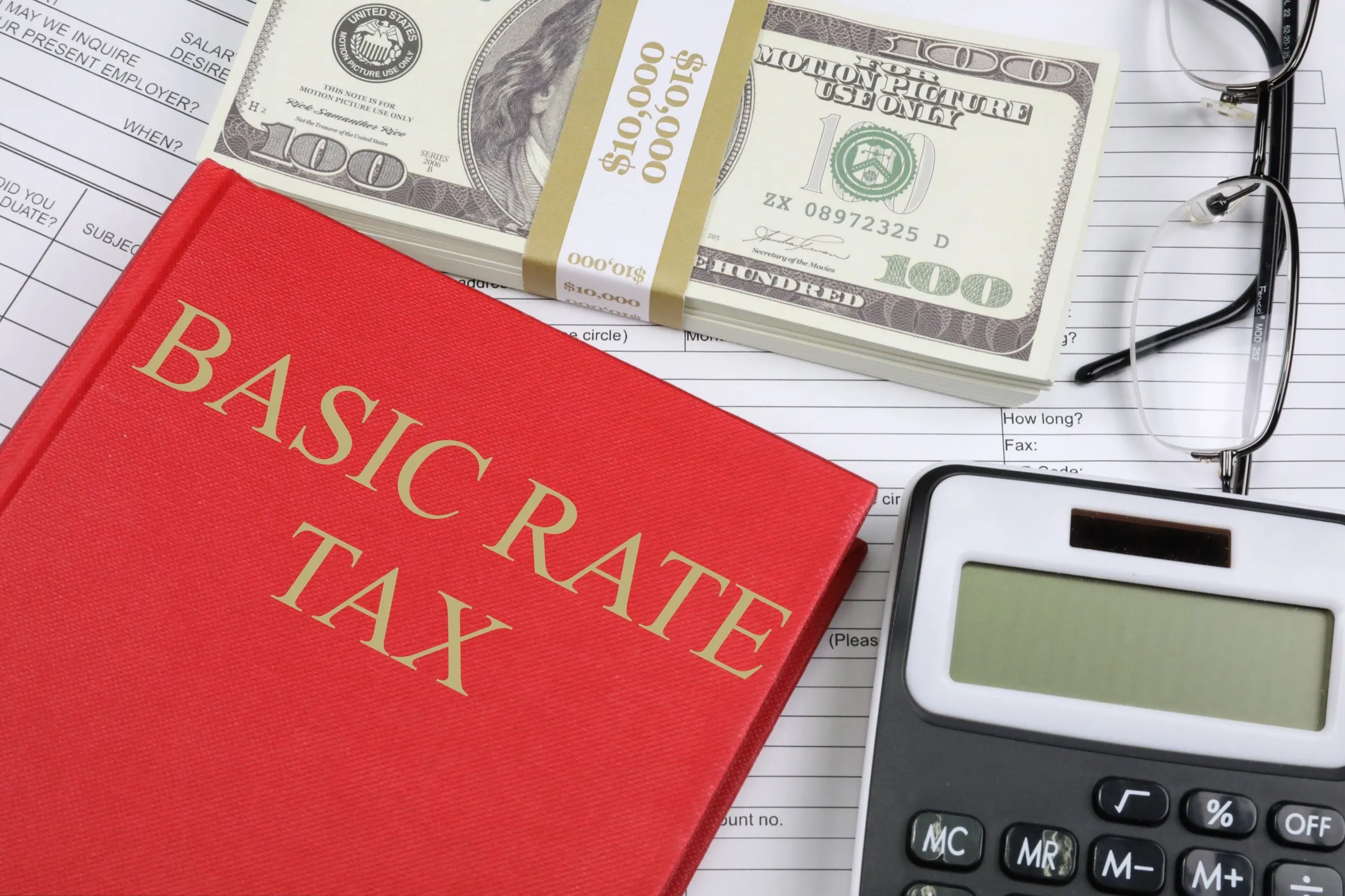 How do U.S. federal taxes fund government services?