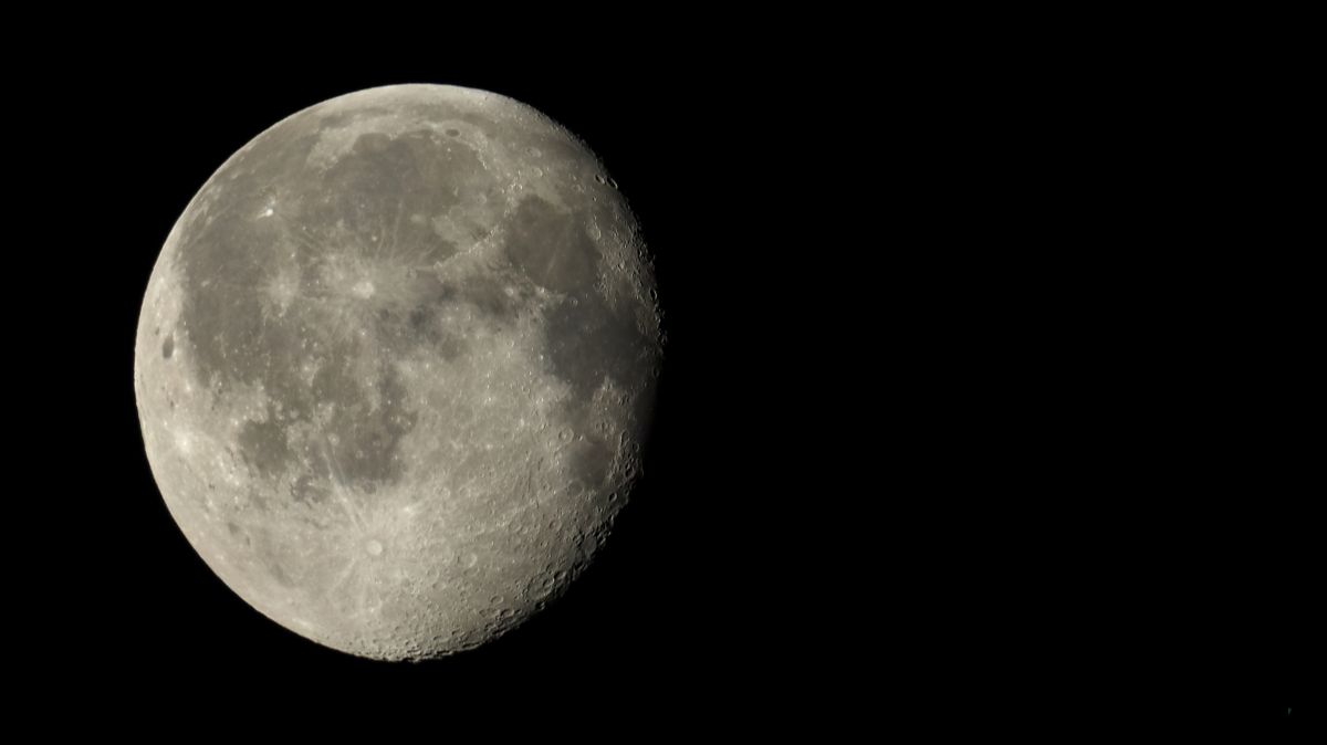What Moon Phase Will Shine Over the U.S. Tonight? Check Before You Look Up!