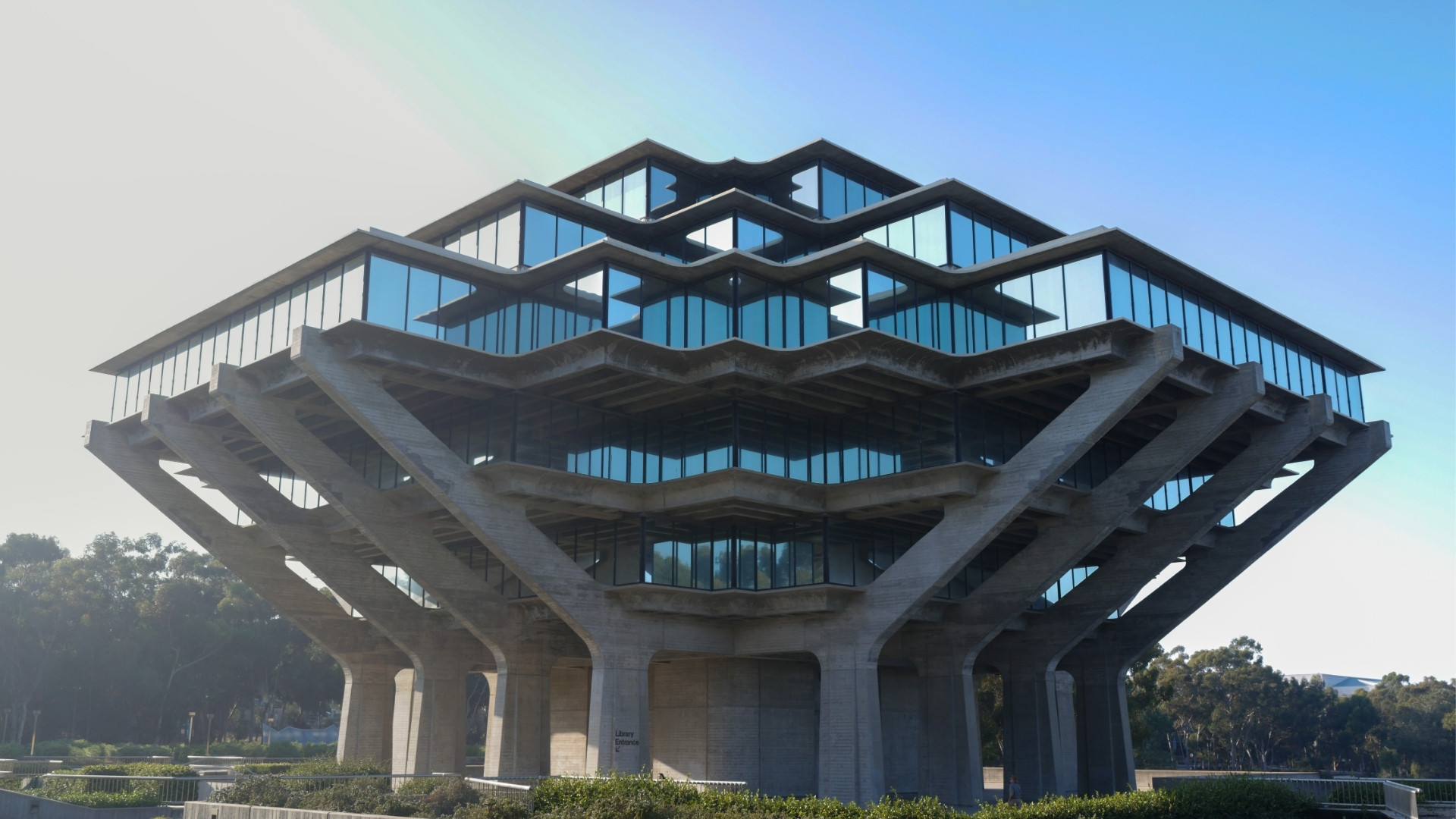 How can U.S. faculty lead AI integration in education? Read about Transformations and New AI Programs!
