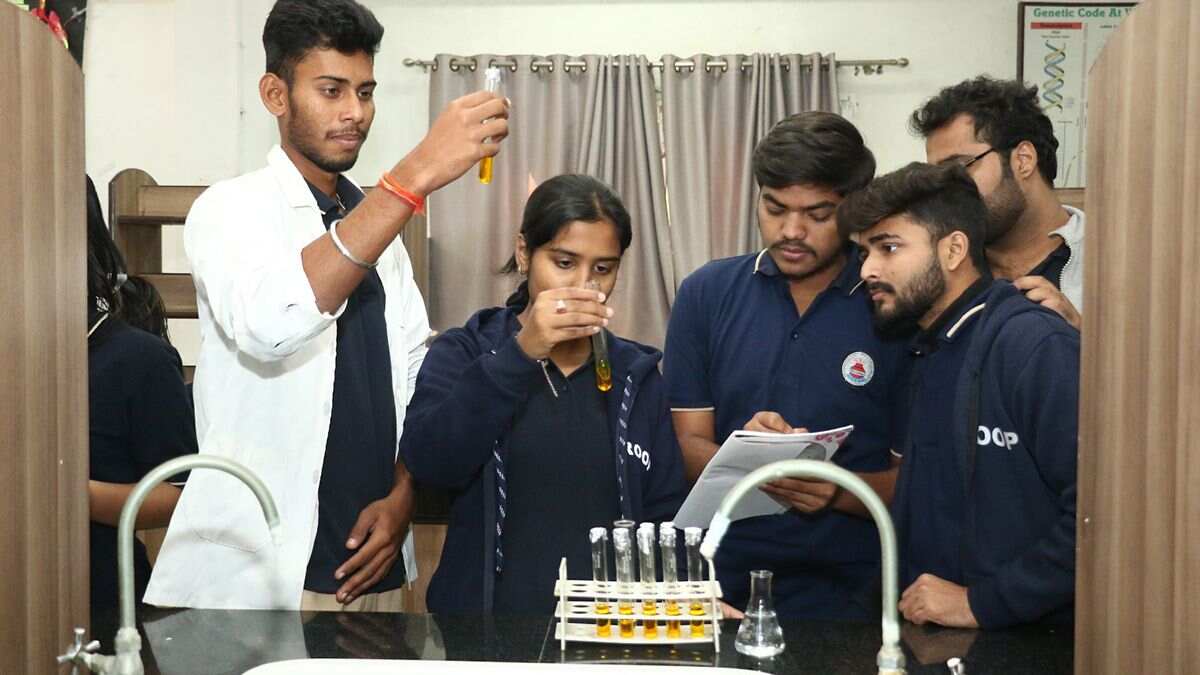 BPT और Allied Health Science Programs – भारत के बढ़ते हेल्थकेयर सेक्टर में उभरते करियर विकल्प