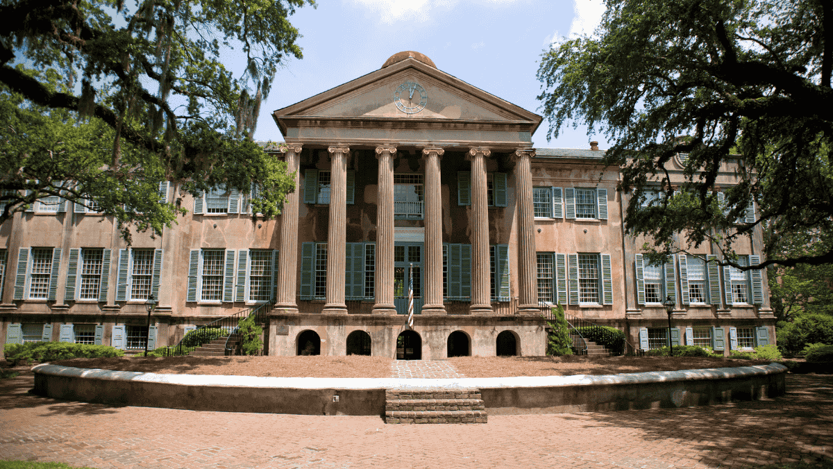 List of Top 25 Public Colleges in the U.S. [2025]