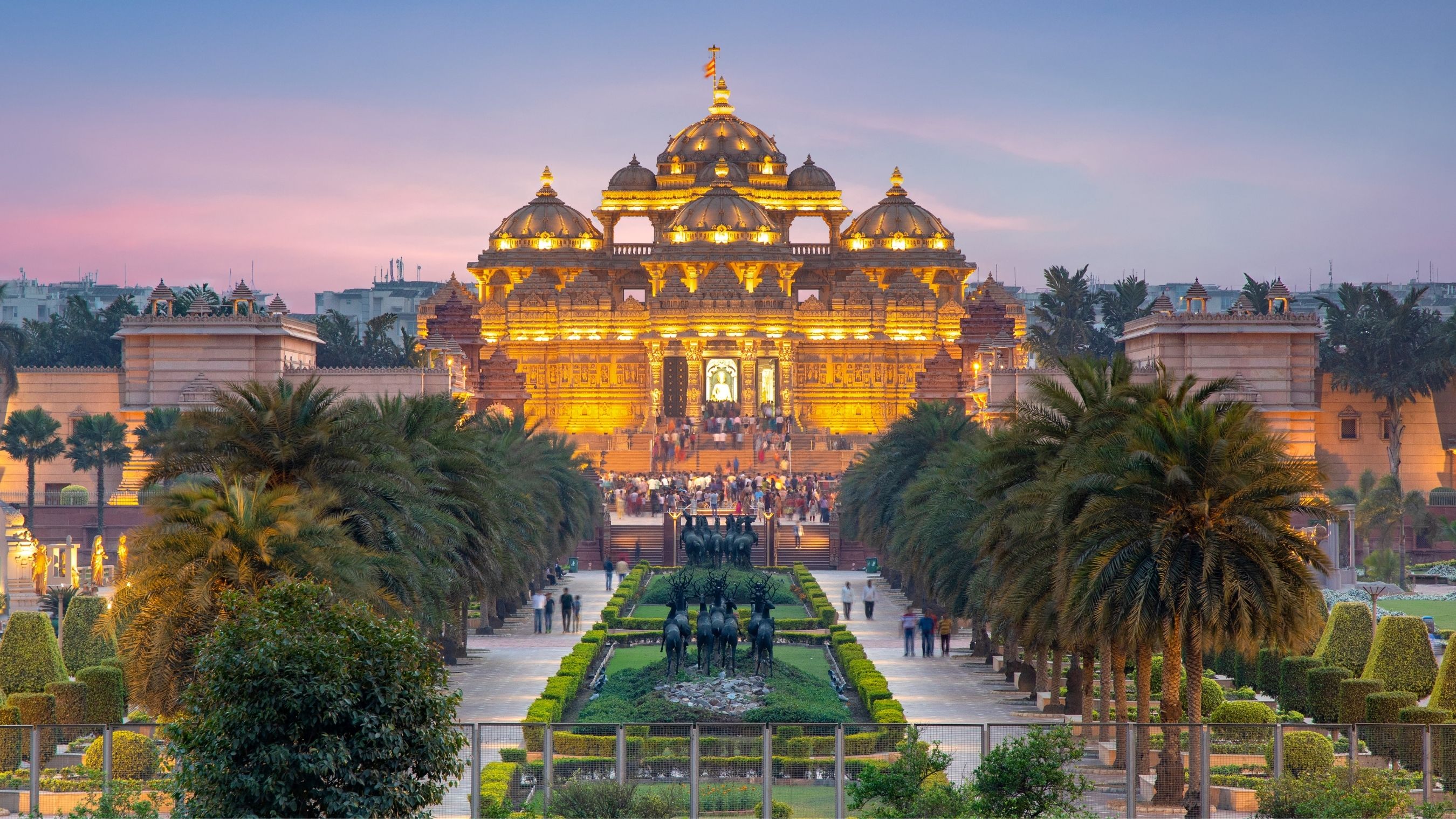 Which is the Largest Temple in Delhi?