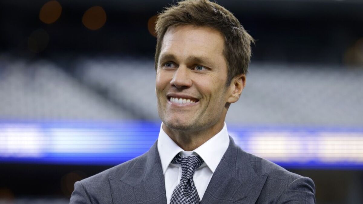 Tom Brady Biography: Early Life, NFL Career, Records, Net Worth & Legacy
