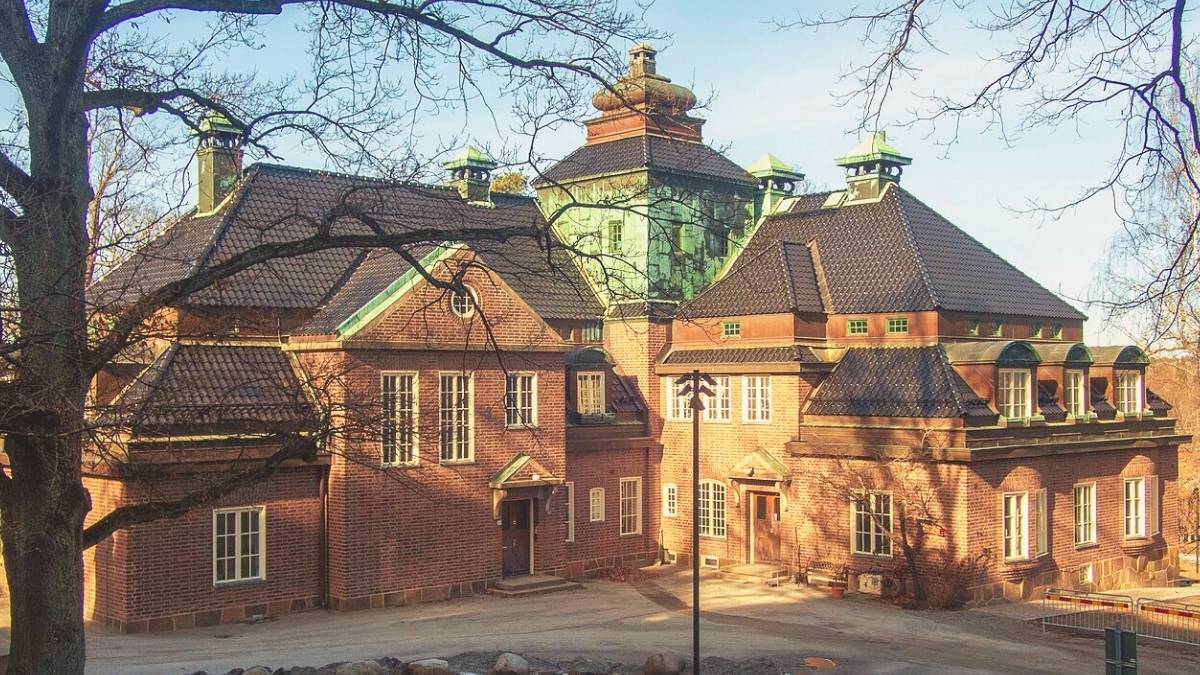 Which Academy awards the Nobel Prize? Read about the 4 Nobel Prize Awarding Institutions!
