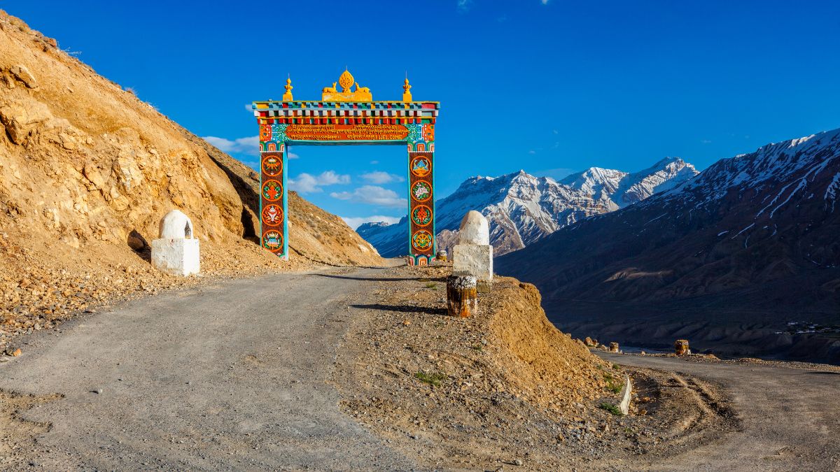 Which Pass Connects Kullu with Spiti Valley?