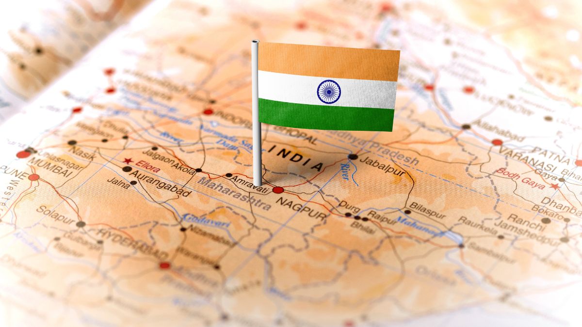 India has longest international border with which country?