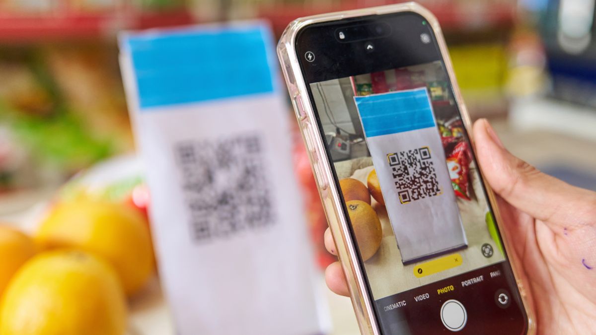 Which Is the World’s First Cashless Country?