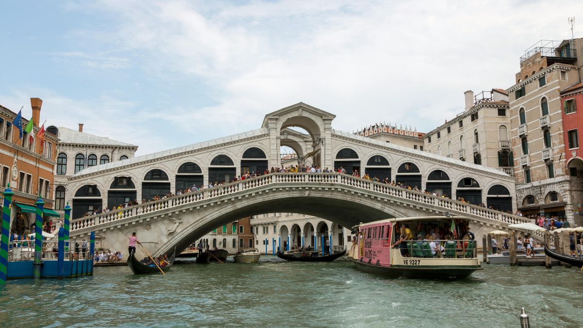 Which Canal Links the Mediterranean Sea and the Red Sea?