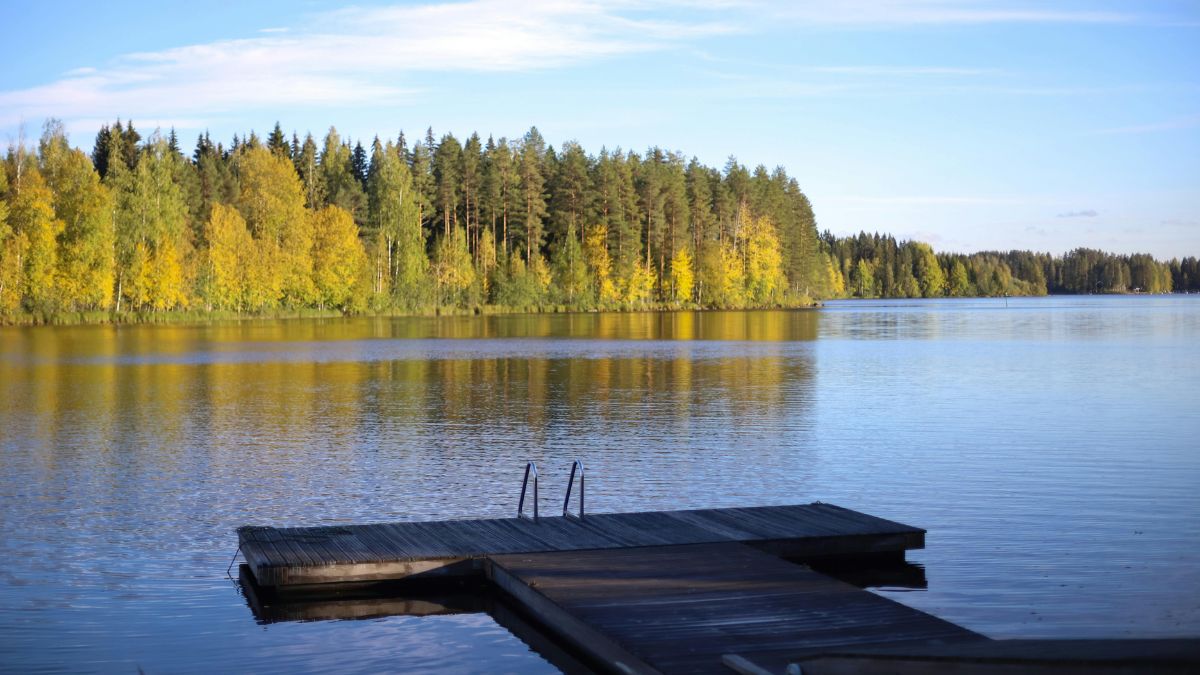 Which Country Is Called the Land of 1000 Lakes?