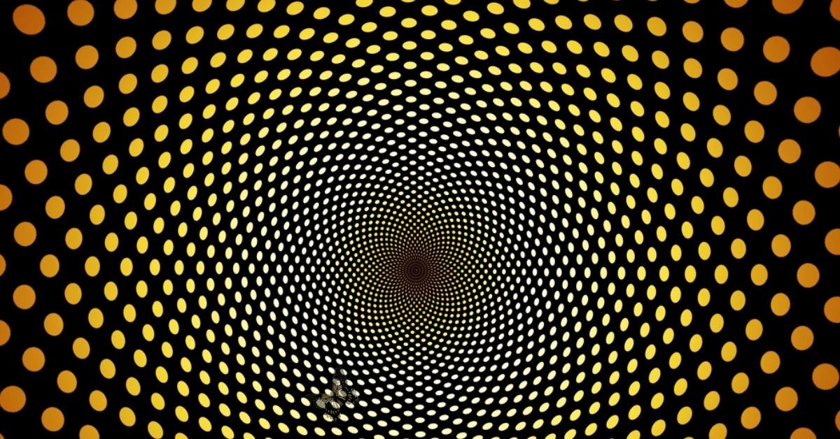 Are You Someone With a Perfect Panoramic Vision? Spot the Hidden Butterfly in this Golden Spiral Polka Dot Puzzle