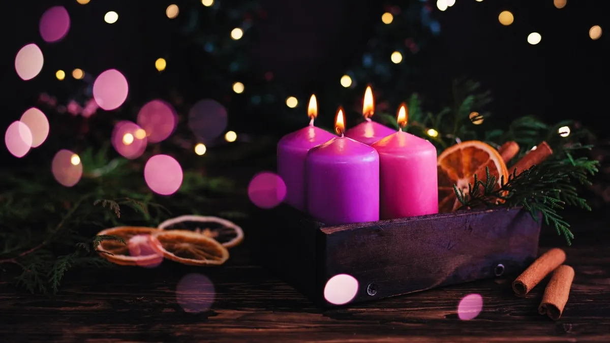 When is Advent in 2025?