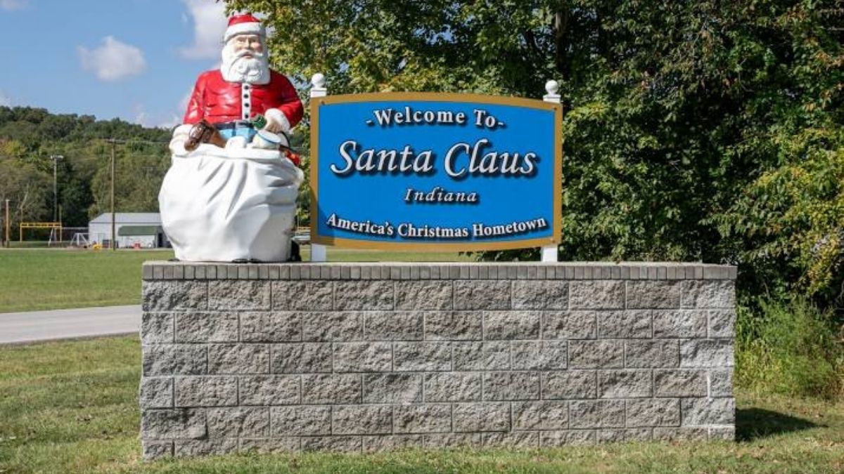 Which State has a Town called Santa Claus in the U.S.?