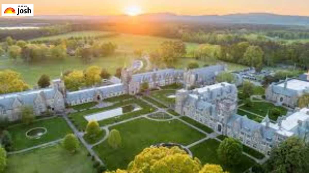 Which Global University has the Largest Campus?