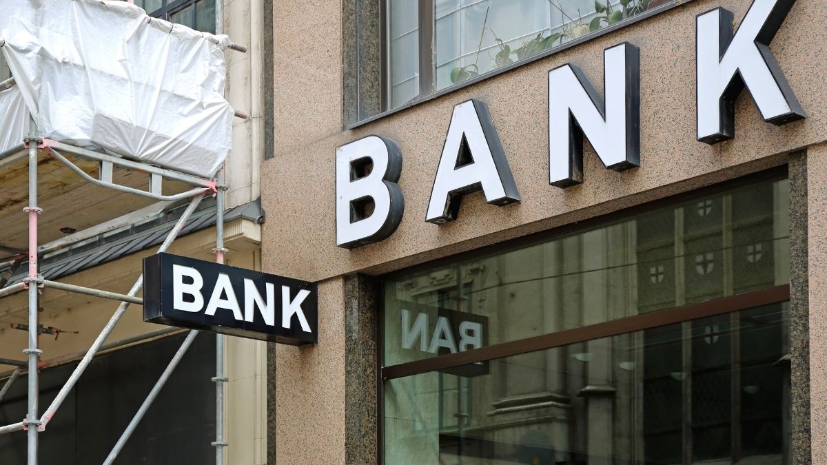 are-banks-closed-today-christmas-eve-2025-bank-hours-list-of-closures