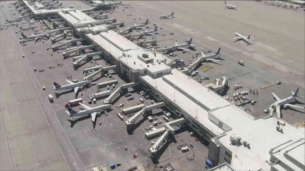 Which is the Biggest Airport in the United States? (By Area)