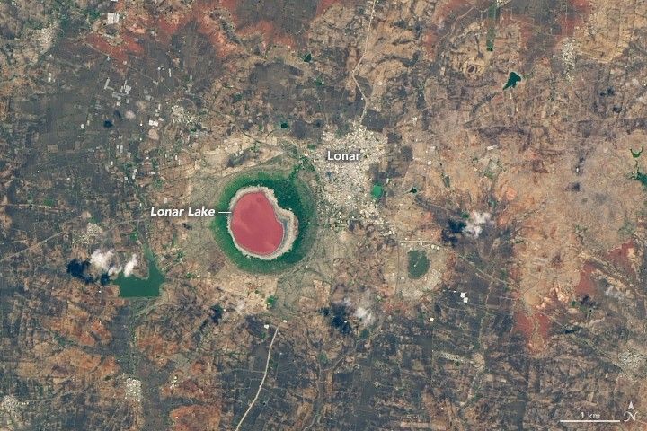 lonar-lake