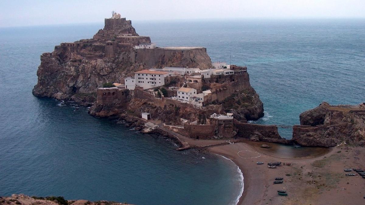 Peñón de Vélez de la Gomera, the world's smallest international border. (Photo Credit: Wikimedia)