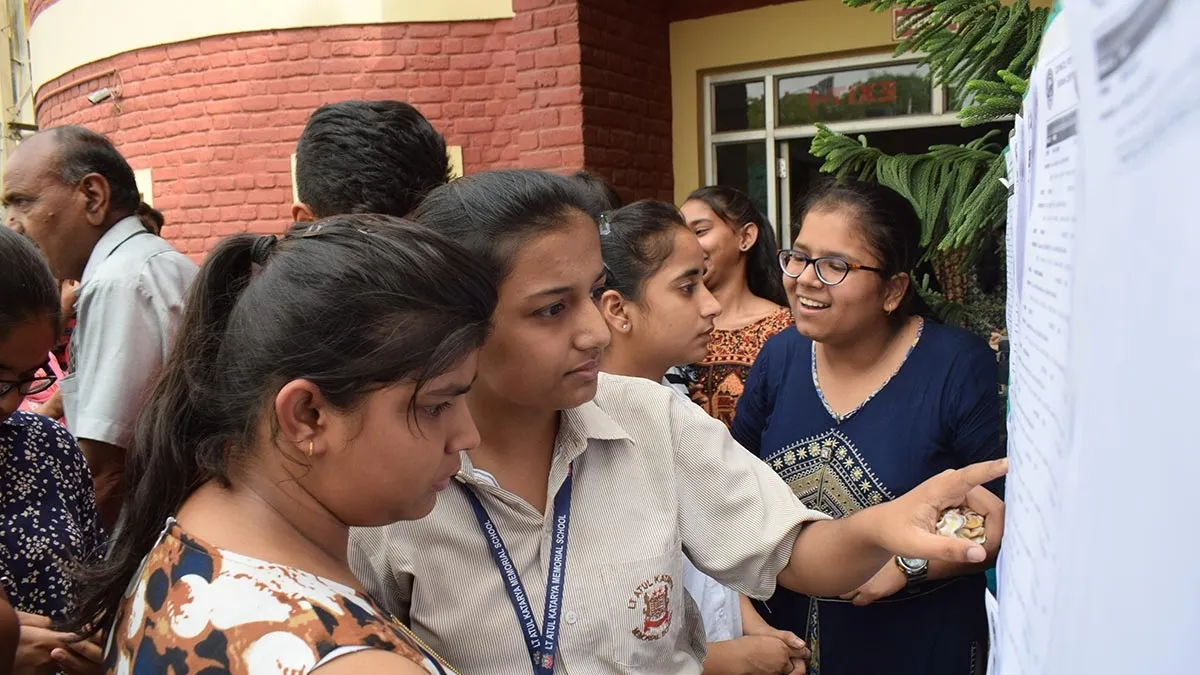 Delhi Govt Announces Free Residential Coaching for JEE, NEET for Class 12 students