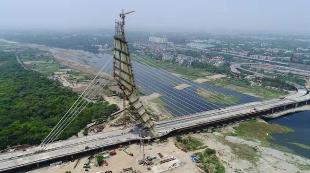 Signature Bridge, Delhi.jpg