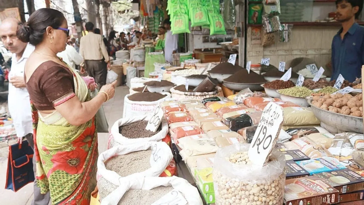 प्याज और अदरक ने भी बढ़ाया रसोई का खर्च