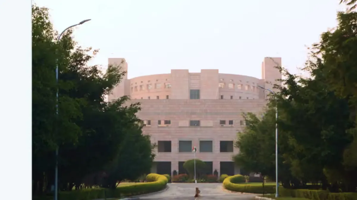 Indian School of Business To Award 250 Scholarships Annually To PG Management Programme Students
