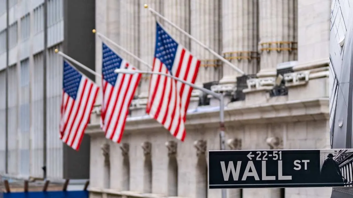 What is open and closed on October 12 holiday in US?