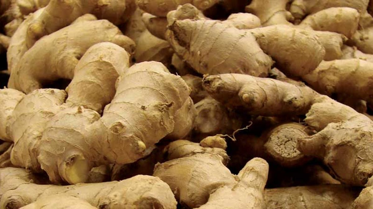 Which acid is used to peel ginger skin and how it affects health