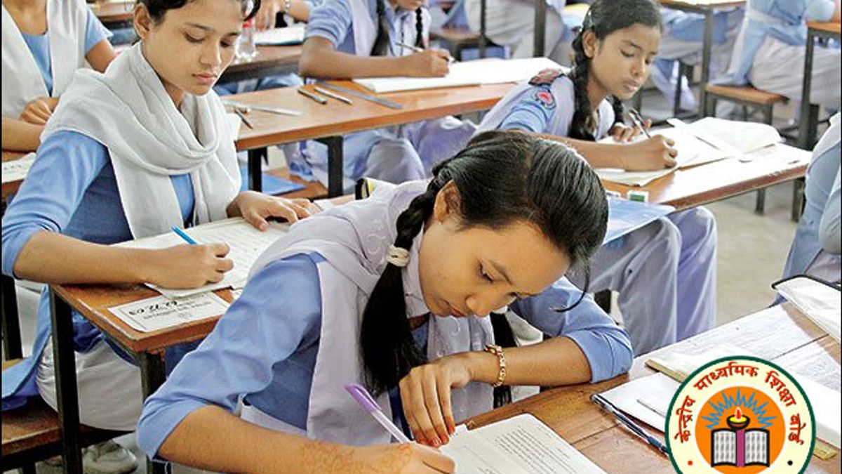 आने वाले CBSE एग्जाम्स में शानदार सफलता पाने के लिए खरीदें ये CBSE के सॉल्व्ड पेपर्स