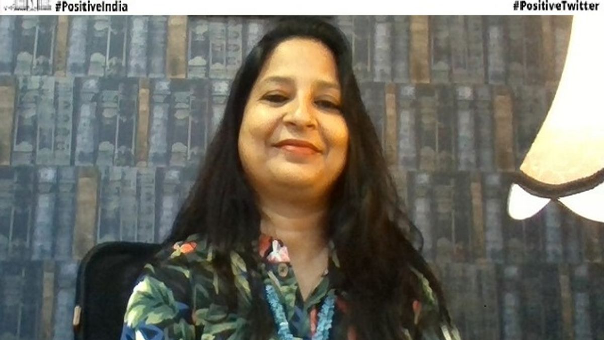 Positive India: 7 साल की उम्र तक स्कूल नहीं गयी, पढ़ाई में कमजोर होने की वजह से 1st क्लास से KG में किया गया था डिमोट, फिर हुआ कुछ ऐसा कि ज़िंदगी बदल गयी - जानें IAS Anupma V Chandra की कहानी 