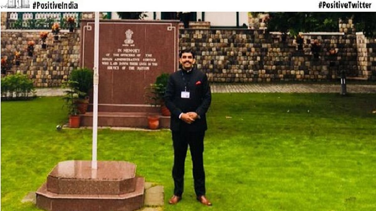 Positive India: 1st अटेम्प्ट में बिना कोचिंग UPSC क्लियर कर बने थे IAS Deshal Dan, पिता बेचते थे चाय 