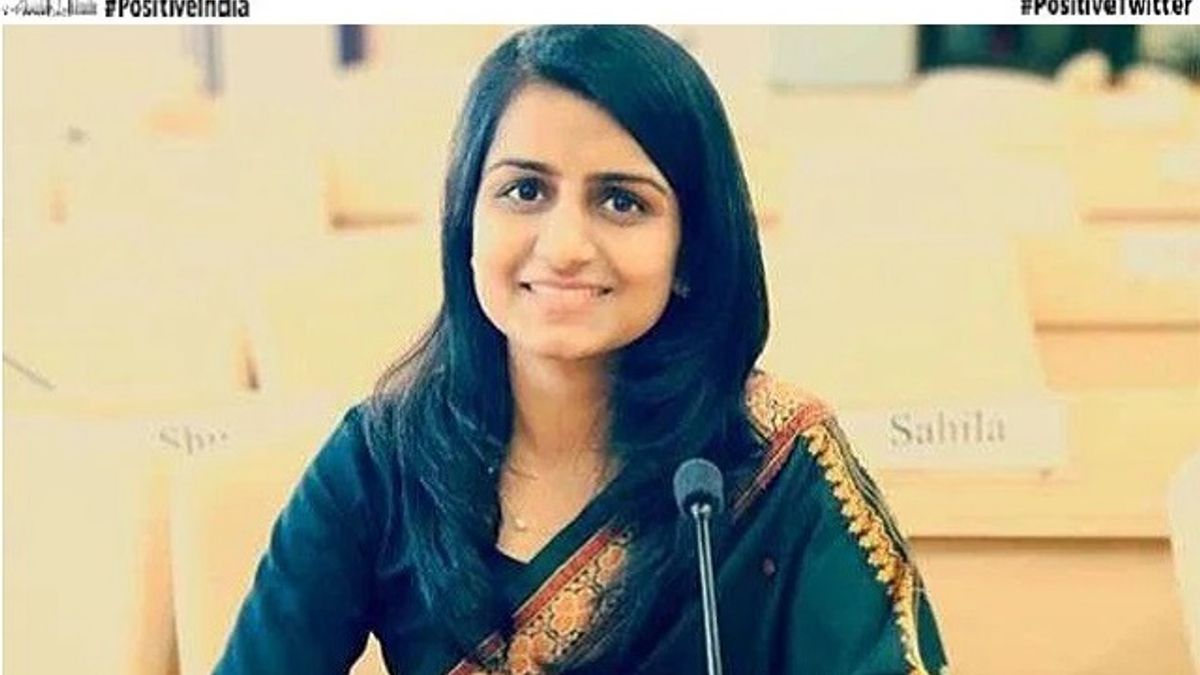 Positive India: 103 डिग्री बुखार में दी थी UPSC मेंस परीक्षा फिर भी पहले ही एटेम्पट में 9वीं रैंक हासिल कर बनीं IAS - जानें सौम्या शर्मा की कहानी 