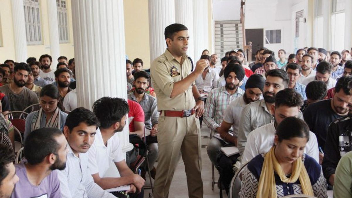 एक नयी पहल Dream के साथ आये जम्मू-कश्मीर के IPS संदीप चौधरी