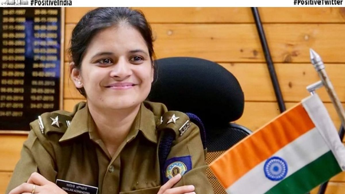 Positive India: जब एक बस कंडक्टर की बेटी 1st एटेम्पट में UPSC क्लियर कर के बनीं IPS, जानें शालिनी अग्निहोत्री की कहानी 