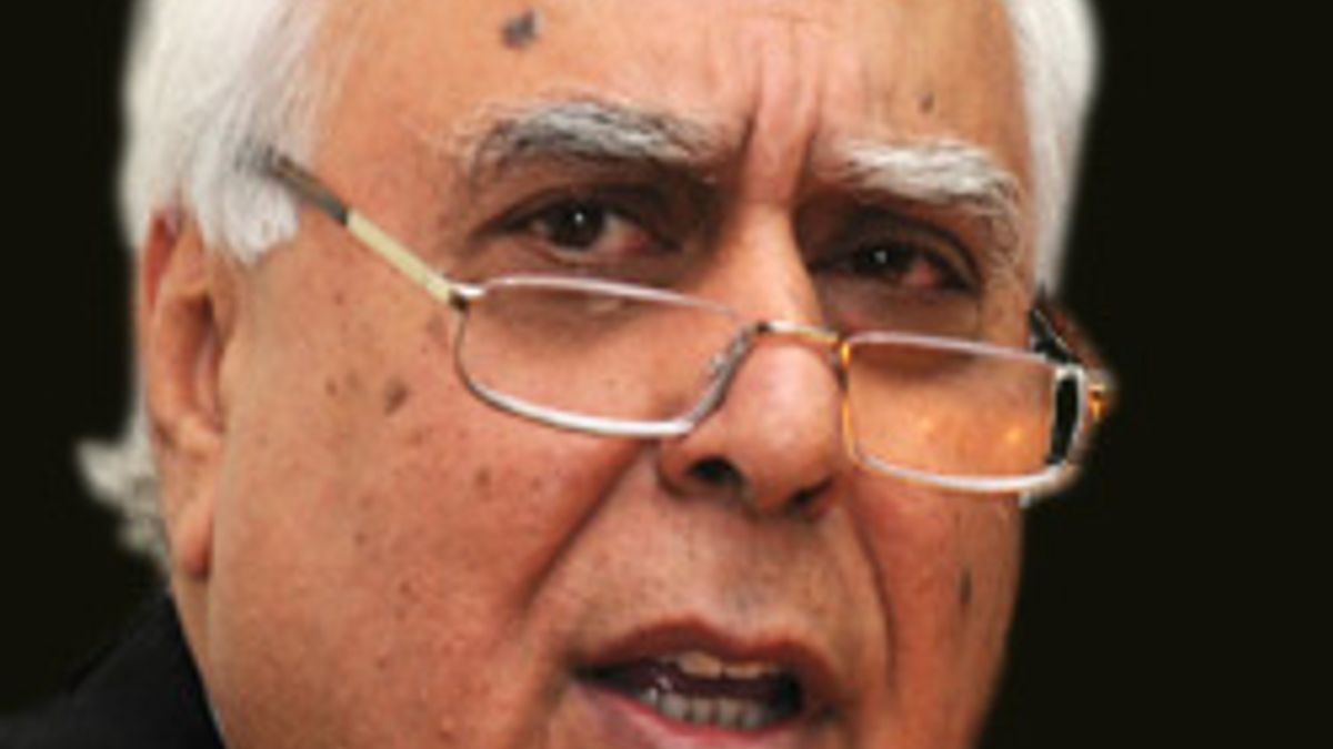 Kapil Sibal:  Stress on Ethics and Hardwork for Success