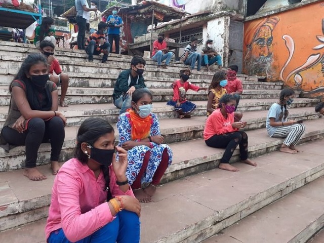 मध्य प्रदेश के ये शख्स गरीब बच्चों को बनाना चाहते हैं IAS, IPS - ओपन स्कूल के माध्यम से दे रहे हैं मुफ्त शिक्षा 