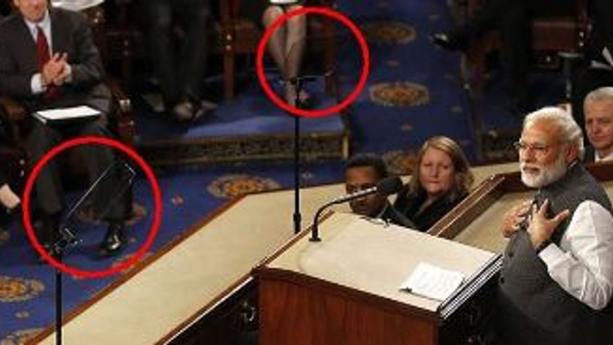 Teleprompter technique behind Ministers speech in English