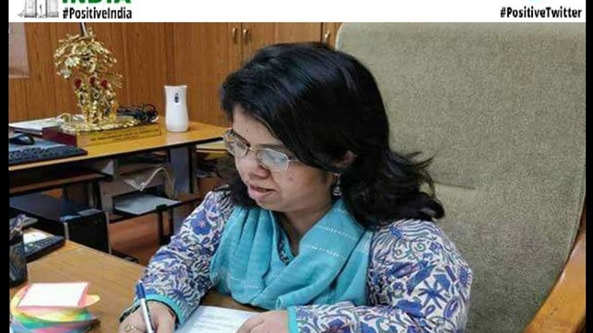 Positive India: IAS आरती डोगरा की ये कहानी सिखाती है कि इंसान की पहचान उसके कद से नहीं, काबिलियत से होती है