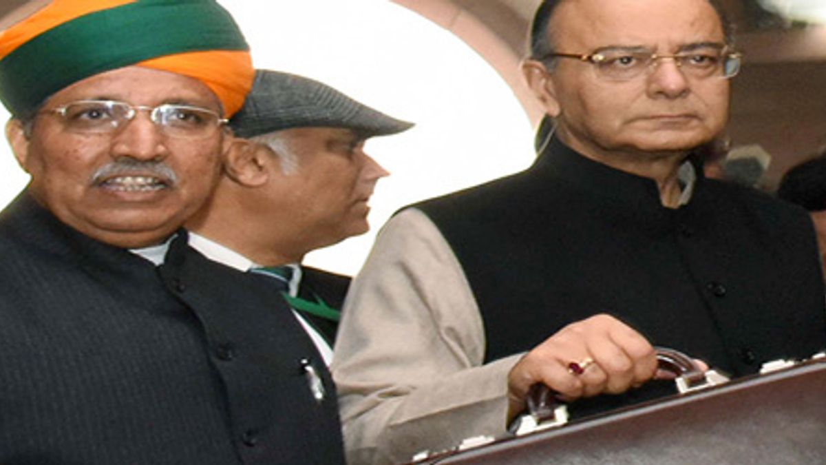 आम बजट 2017-18: किसी भी तरह के भुगतान हेतु पैन कार्ड अनिवार्य किया 