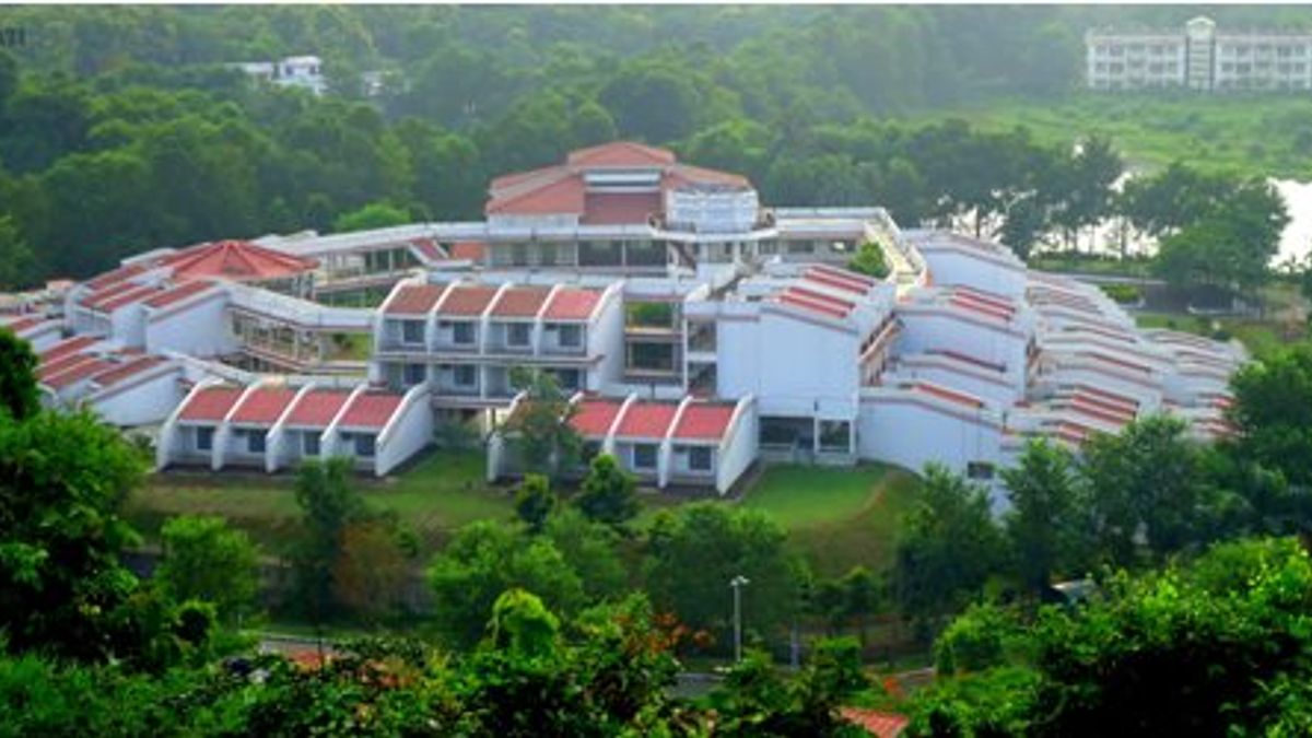Opening and Closing rank of IIT Guwahati for the years 2018, 2017 and 2016