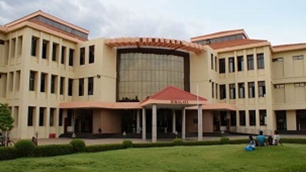 Opening and Closing rank of IIT Madras for the years 2018, 2017 and 2016
