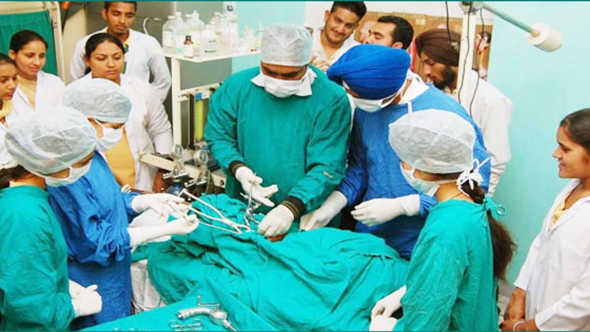 Hindi Know How To Become An Operation Theatre Assistant Naukri