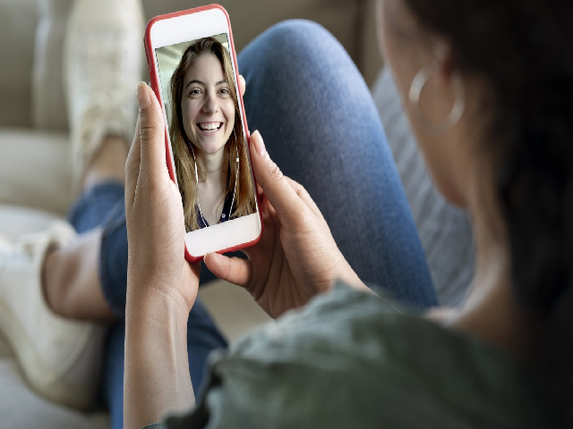 7 Free video calling apps to use while you're social distancing