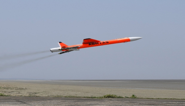DRDO ने स्वदेशी हाई-स्पीड ड्रोन 'ABHYAS' का किया सफल परीक्षण