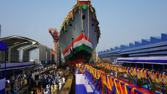 Indian Navy की बढ़ी ताकत, युद्धपोत ‘हिमगिरि' का कोलकाता में जलावतरण