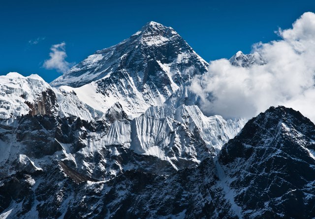 माउंट एवरेस्ट का ऊंचाई बढ़ा, अब 8848.86 मीटर हुई ऊंचाई