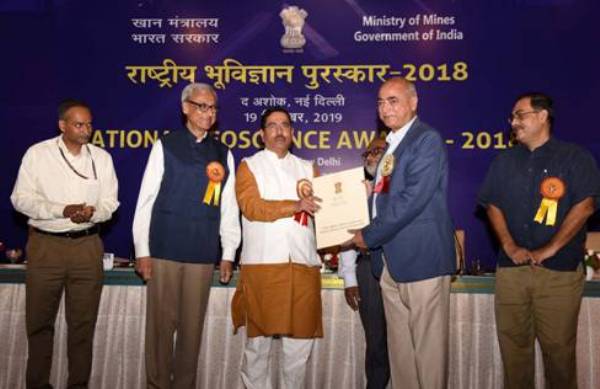 राष्ट्रीय भूविज्ञान पुरस्कार: सैयद नकवी को उत्कृष्टता का पुरस्कार, सोहिनी गांगुली को यंग साइंटिस्ट पुरस्कार से सम्मानित किया गया